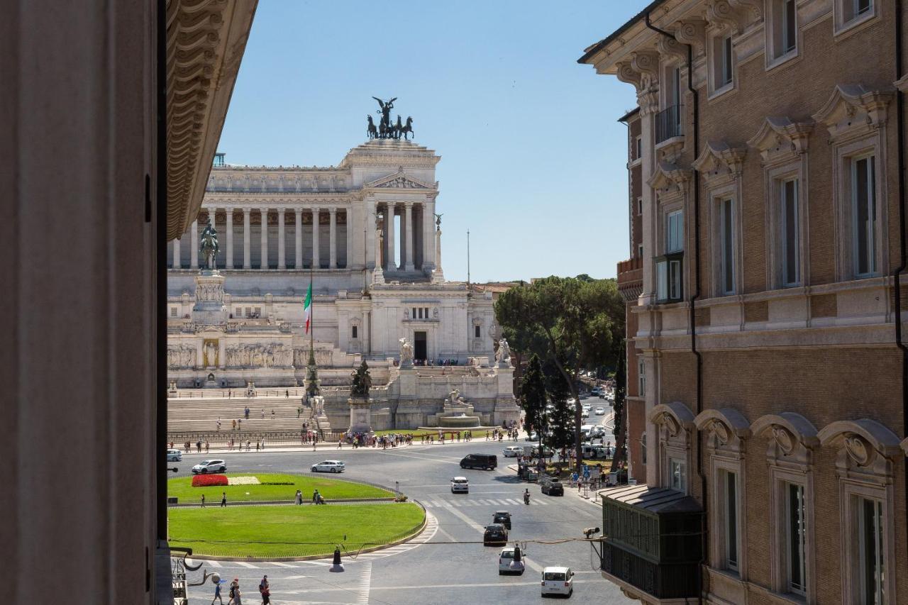 Amazing Piazza Venezia Suites Рим Экстерьер фото